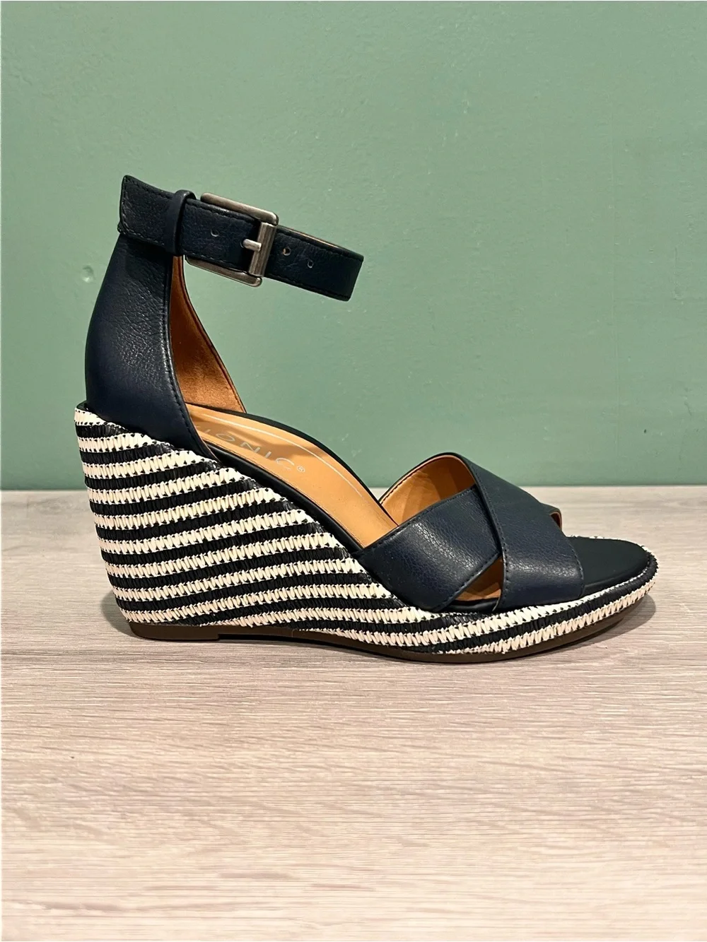 Vionic Navy Striped Wedge Sandals Women’s Size 5